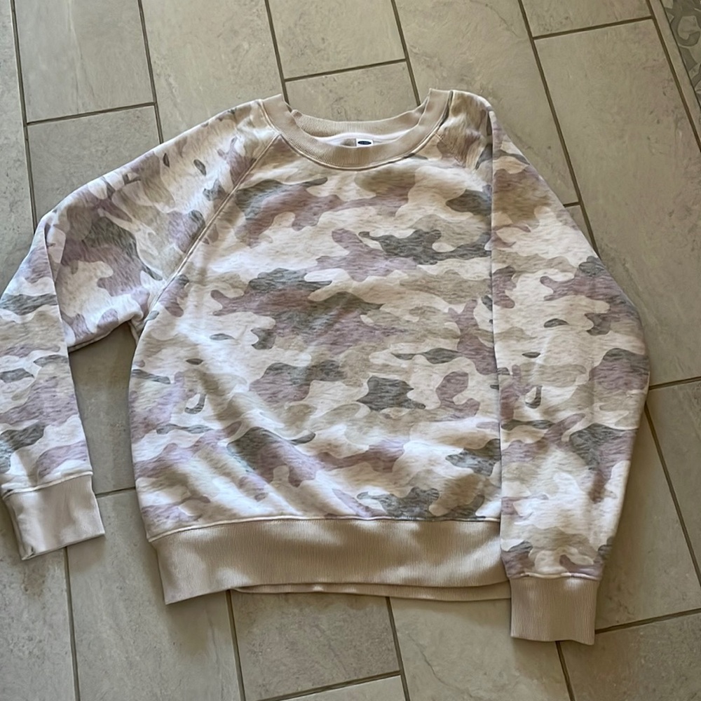 Old navy camo sweatshirt